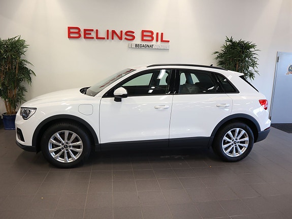 Audi Q3 2 of 5