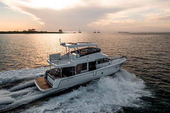 BENETEAU Swift Trawler 3 of 5