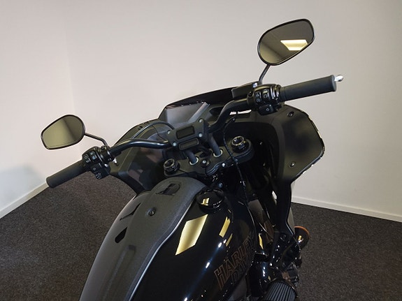 Harley-Davidson Low Rider ST 117 /FXLRST/PRISSÄNKT 8 of 9