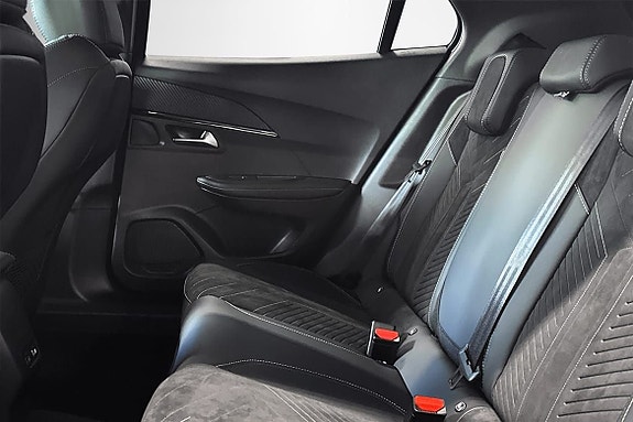 Peugeot 2008 7 of 12