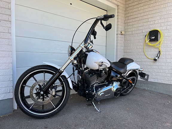 Harley-Davidson Breakout Breakout Twin Cam 103 FXSB Hemlev 2 of 11