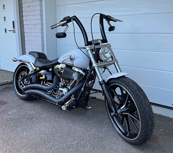 Harley-Davidson Breakout Breakout Twin Cam 103 FXSB Hemlev 8 of 11