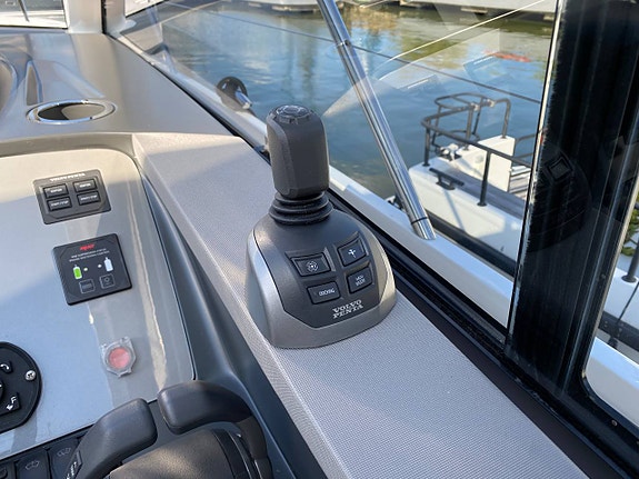 Princess V40 -2022, 2 x VP D6-380/DPI + Joystick 4 of 12