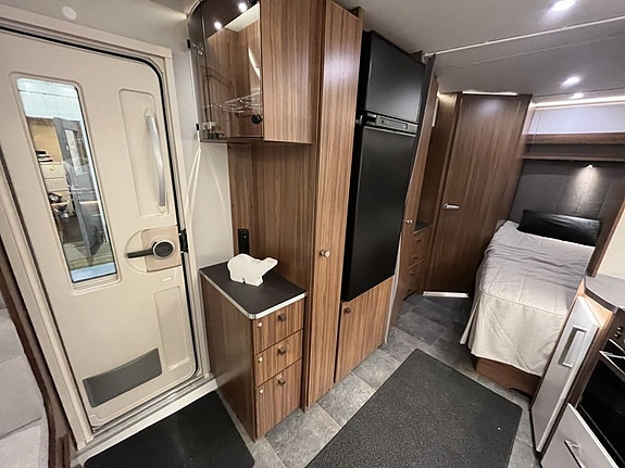 Polar 560 FWA Selected 4 of 8