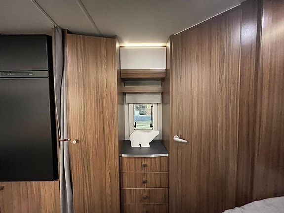 Polar 560 FWA Selected 6 of 8