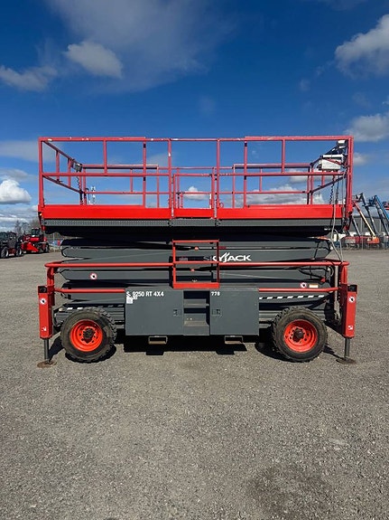 Saxlift SkyJack 9250RT Terräng - Begagnad 7 of 11