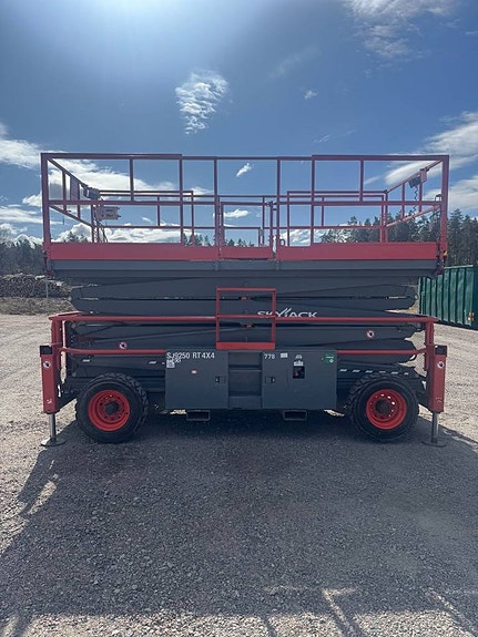 Saxlift SkyJack 9250RT Terräng - Begagnad 2 of 11