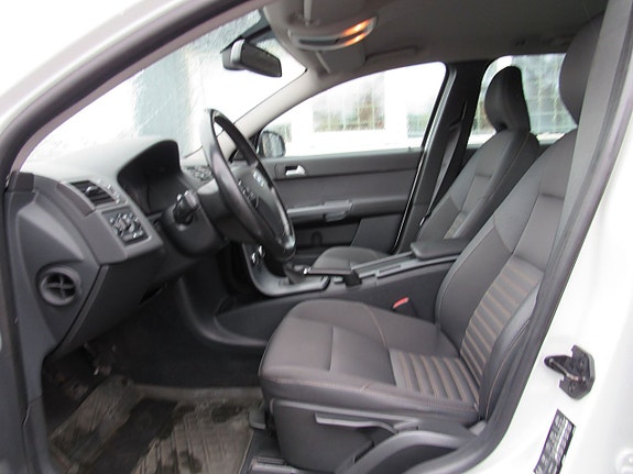 Volvo V50 12 of 14