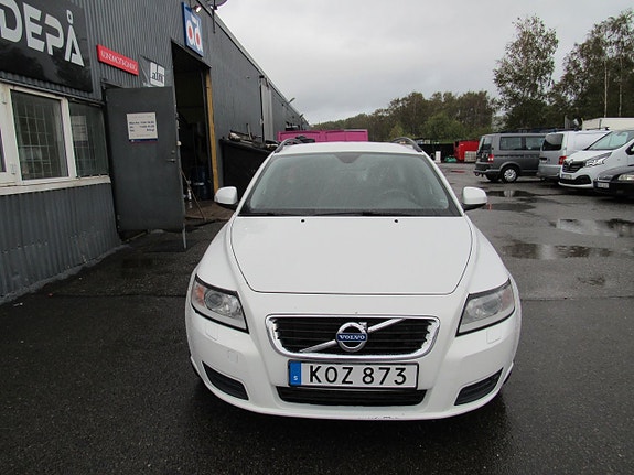 Volvo V50 3 of 14