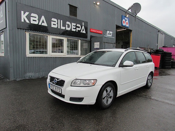 Volvo V50 2 of 14