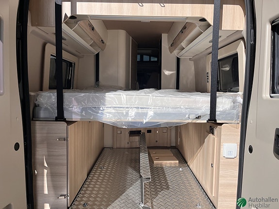 Eura Mobil Van 635 HB Automat / Höjbar säng bak / MC-Garage 4 of 16