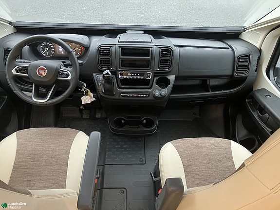 Eura Mobil Van 635 HB Automat / Höjbar säng bak / MC-Garage 9 of 16