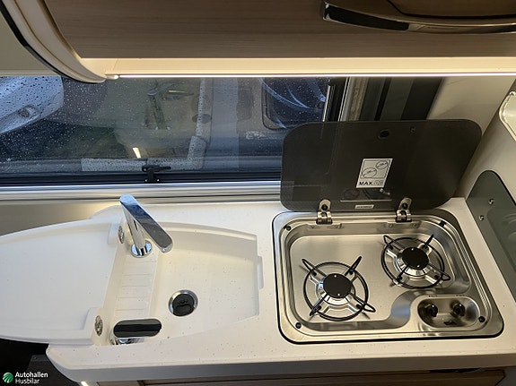 Eura Mobil Van 635 HB Automat / Höjbar säng bak / MC-Garage 13 of 16