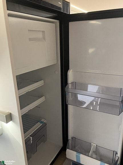 Eura Mobil Van 635 HB Automat / Höjbar säng bak / MC-Garage 15 of 16