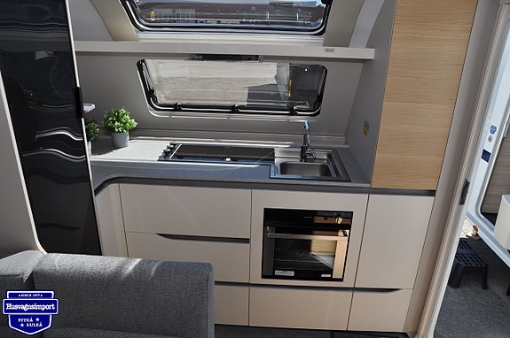 Adria Adora 613 HT 4 of 14