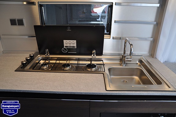 Adria Alpina 663 UK 9 of 20