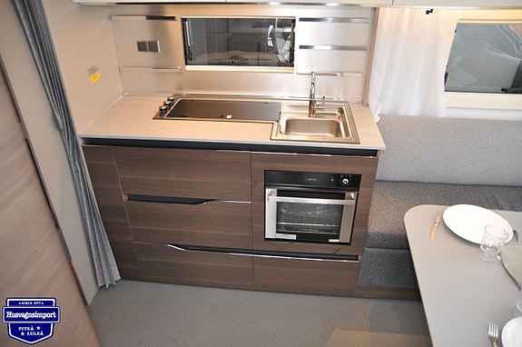 Adria Alpina 663 UK 8 of 20