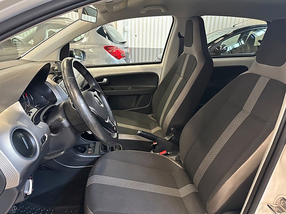 Volkswagen UP! 13 of 16