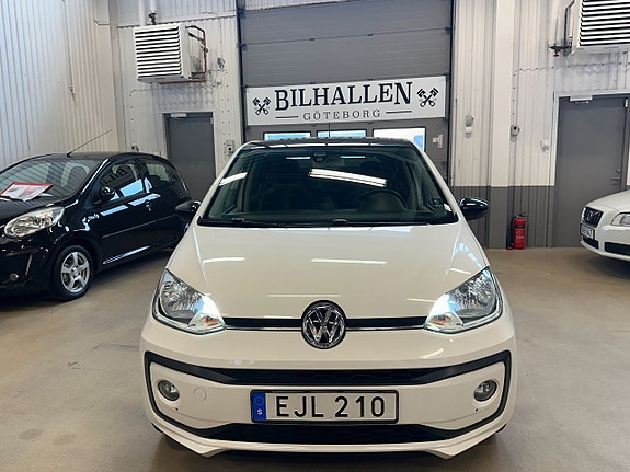 Volkswagen UP! 2 of 5