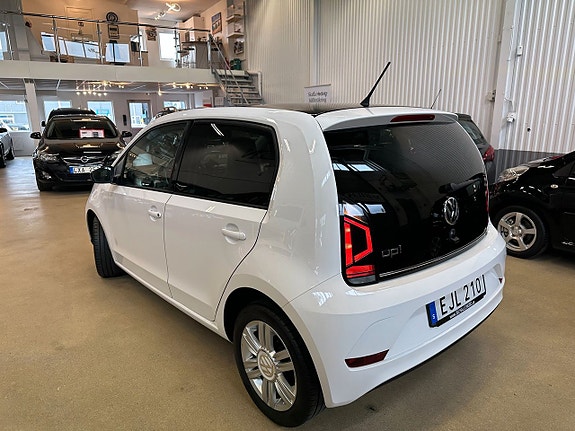 Volkswagen UP! 4 of 5