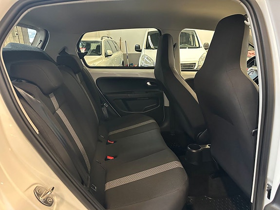 Volkswagen UP! 8 of 16
