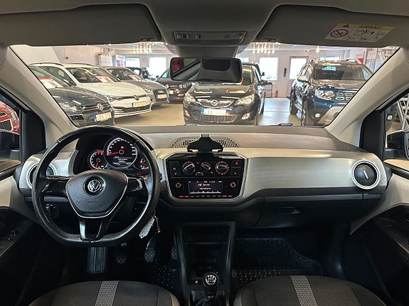 Volkswagen UP! 9 of 16