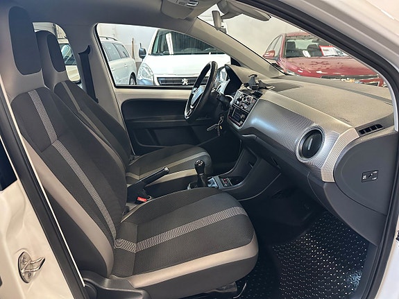 Volkswagen UP! 7 of 16