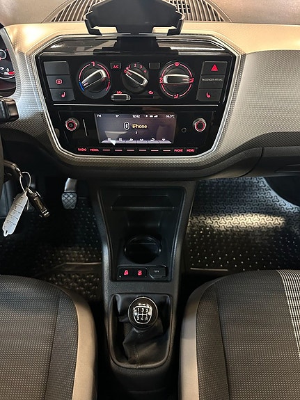 Volkswagen UP! 11 of 16