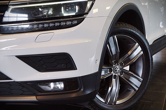 Volkswagen Tiguan Allspace 2 of 20