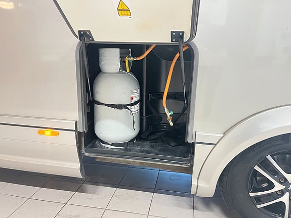 Niesmann ARTO 88 F (ALDE+Drag+Solcell+AC+Inverter+Aut 3.0L) 11 of 30