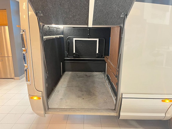 Niesmann ARTO 88 F (ALDE+Drag+Solcell+AC+Inverter+Aut 3.0L) 10 of 30