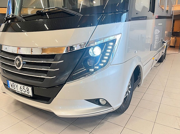 Niesmann ARTO 88 F (ALDE+Drag+Solcell+AC+Inverter+Aut 3.0L) 2 of 30