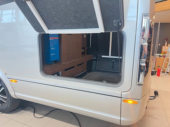 Niesmann ARTO 88 F (ALDE+Drag+Solcell+AC+Inverter+Aut 3.0L) 7 of 30