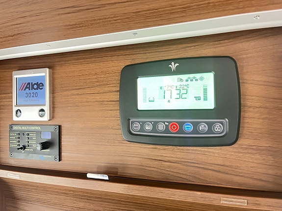 Niesmann ARTO 88 F (ALDE+Drag+Solcell+AC+Inverter+Aut 3.0L) 28 of 30