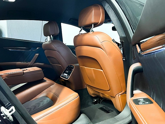 Maserati Quattroporte 15 of 25