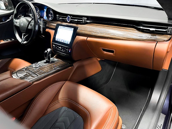 Maserati Quattroporte 12 of 25