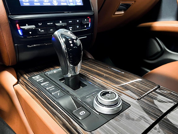 Maserati Quattroporte 18 of 25