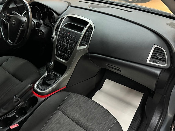 Opel Astra 8 of 16