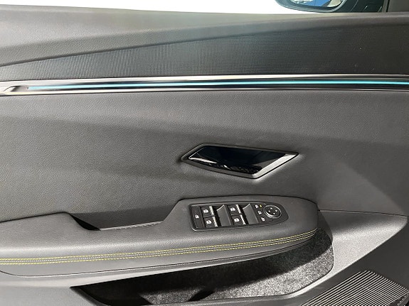 Renault Scenic E-Tech 16 of 23