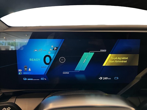 Renault Scenic E-Tech 12 of 23