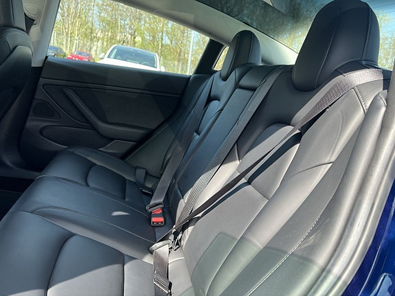 Tesla Model 3 10 of 16