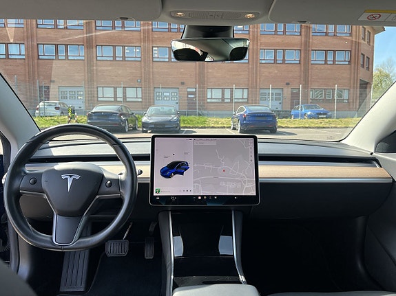 Tesla Model 3 11 of 16