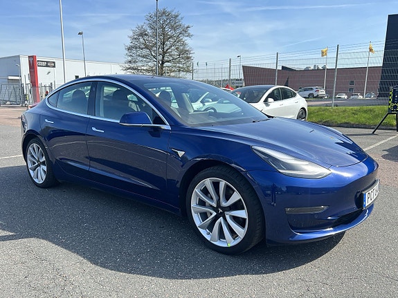 Tesla Model 3 8 of 16