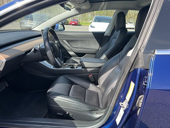 Tesla Model 3 9 of 16