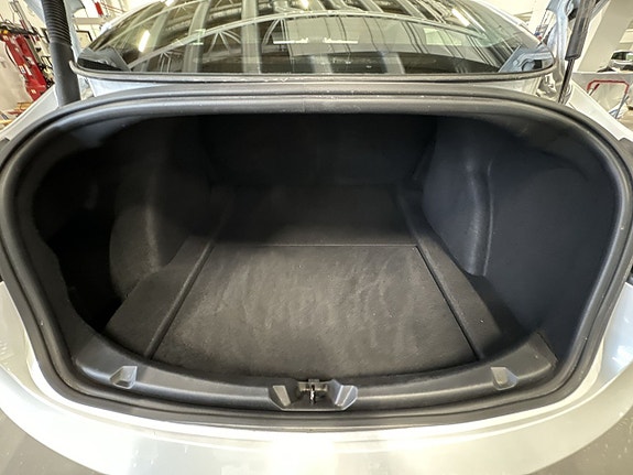 Tesla Model 3 13 of 16