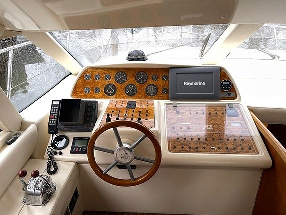 Azimut 40 Flybridge 3 of 5
