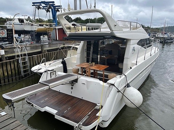 Azimut 40 Flybridge 2 of 5