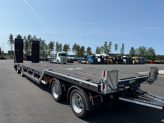 Hakarps - 38 tons maskinvagn med hjulfickor 3 of 12