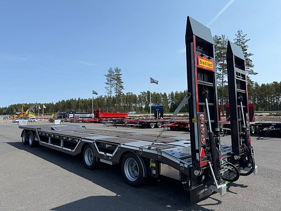 Hakarps - 38 tons maskinvagn med hjulfickor 6 of 12