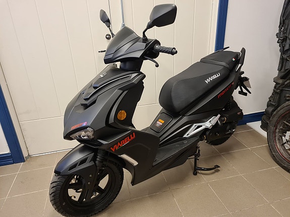 Viarelli Monztro EU moped nu 23900 kr hjälm på köpet
